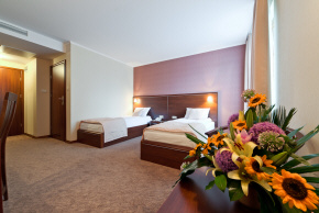 Hotel Zamość noclegi konferencje SPA basen restauracja kręgielnia Polska