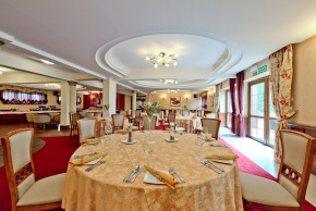 Hotel Zamość noclegi konferencje SPA basen restauracja kręgielnia Polska