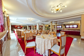 Hotel Zamość noclegi konferencje SPA basen restauracja kręgielnia Polska