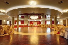 Hotel Zamość noclegi konferencje SPA basen restauracja kręgielnia Polska